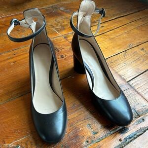 Stuart Weitzman Black Mary Janes sz 10